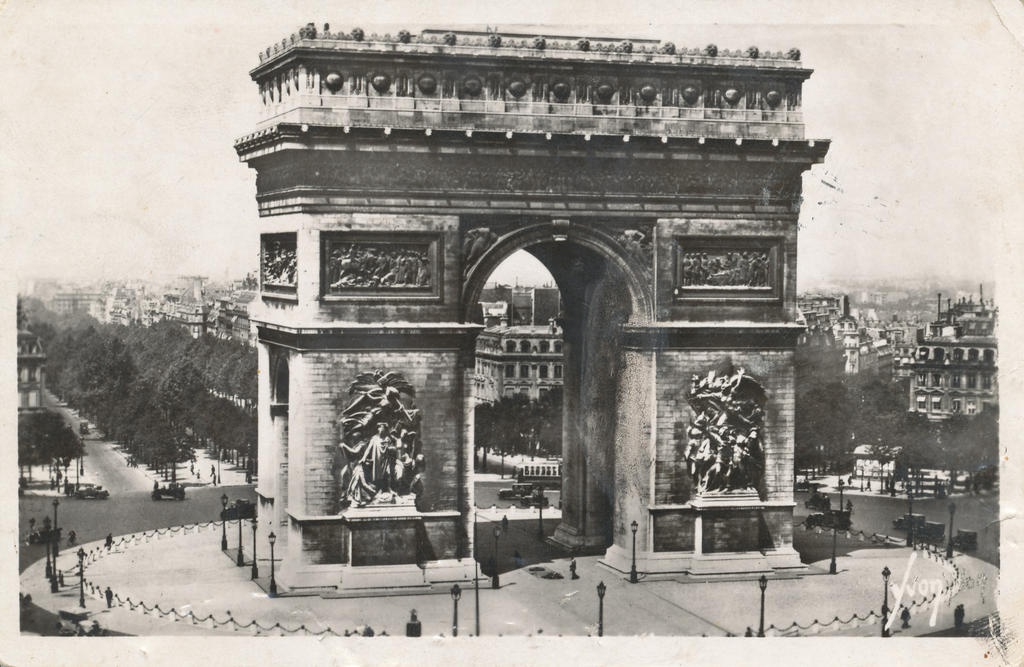 Fotopostkaart. L Arc de Triomphe Pariisis