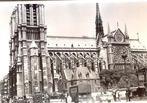 Foto Jumalaema kirik Pariisis 27.06.1938