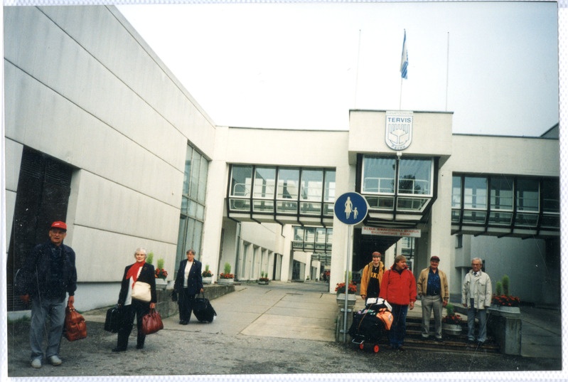 Foto. Puhkajad sanatooriumi ees