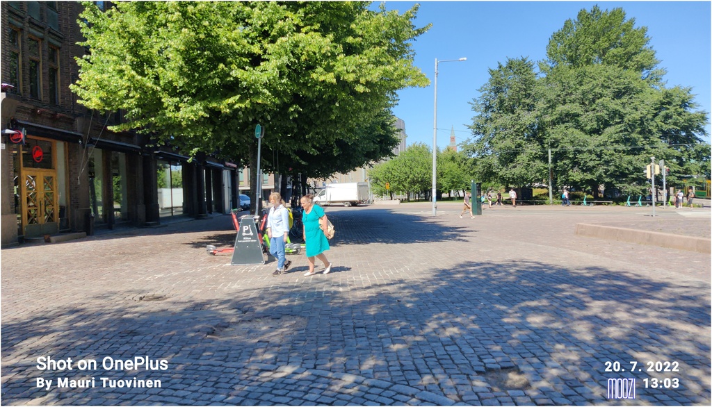 Helsingin valtaus: Saksalaisten kenttäkeittiö Hankkijan aukiolla, josta annettiin pyytäjille ruokaa.  Erityisen haluttuja ruokatarvikkeita olivat sokeri sekä isot limput. rephoto