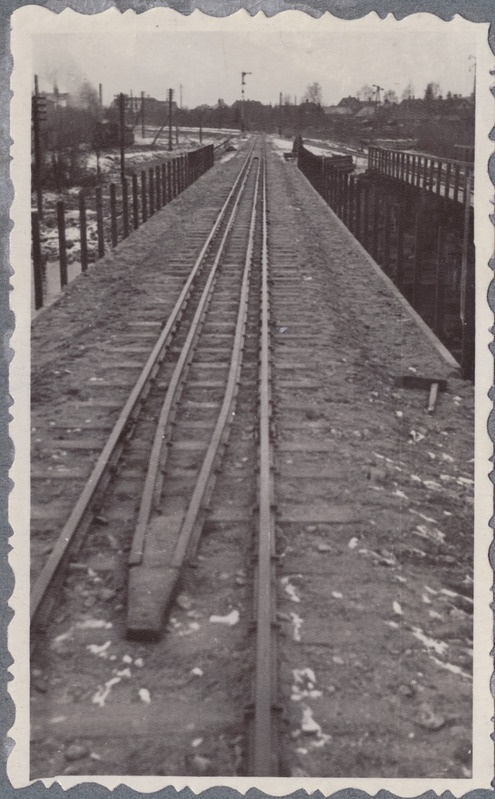 Tallinn-Väike teejaoskond: vaade kontrarööbastega sillarööpmele Türi uuel raudteesillal, 1950. aastad.