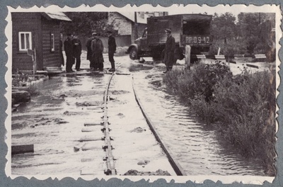 Tallinn-Väike teejaoskond: üleujutatud raudteeülesõit Tallinnas, august 1954.  similar photo