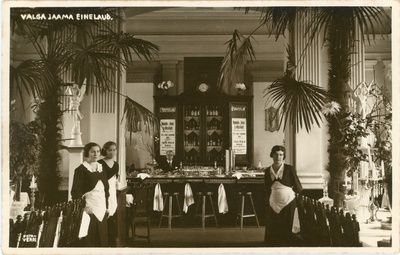 Valga jaama einelaud ja töötajad, 1934. Fotograaf August Verri.  similar photo