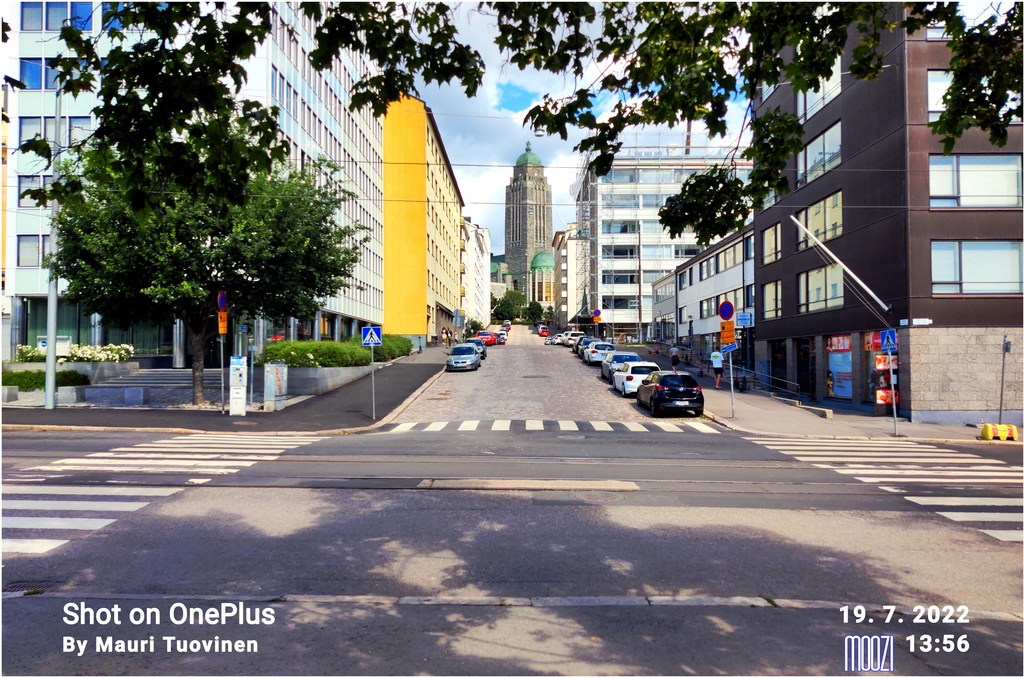 Toinen Linja 19, 17, 15. Näkymä pitkin Suonionkatua Kallion kirkolle. rephoto