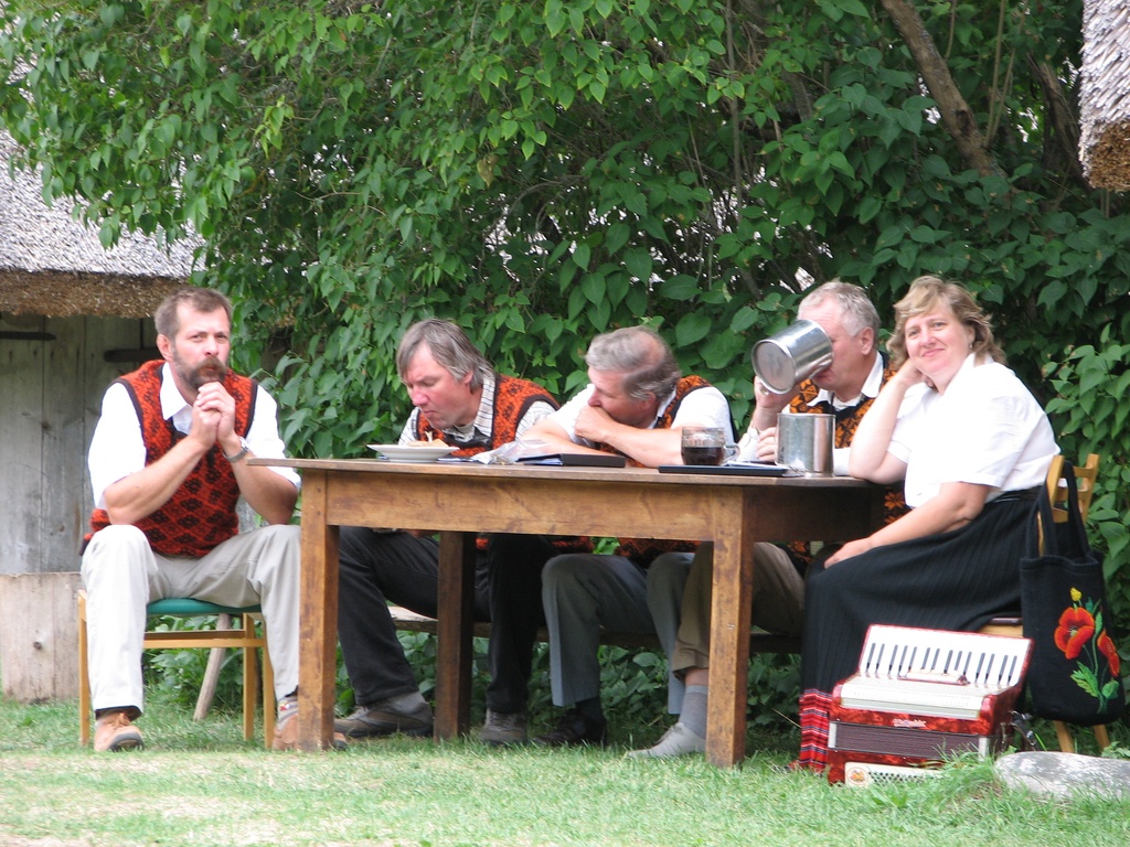 Lavastus " Kirjad emale" Toomal -Muhu meesansambel