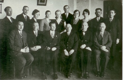 Muhu kooliõpetajad 1931/32. õppeaastal.  duplicate photo