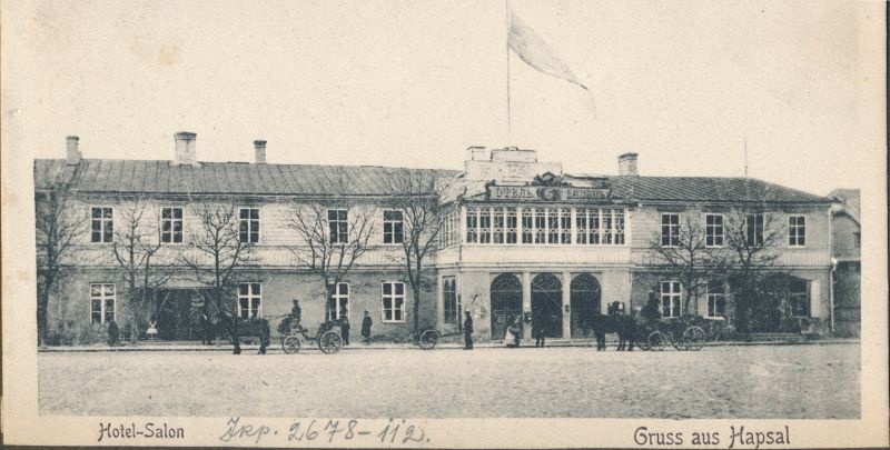 Fotopostkaart. Dampfi album. Hotell "Salon" turuplatsi ääres. Umb. 1900.