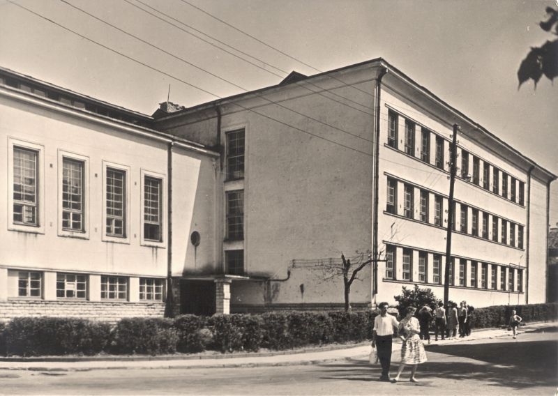 Fotopostkaart. Haapsalu 2. keskkool. 1963.