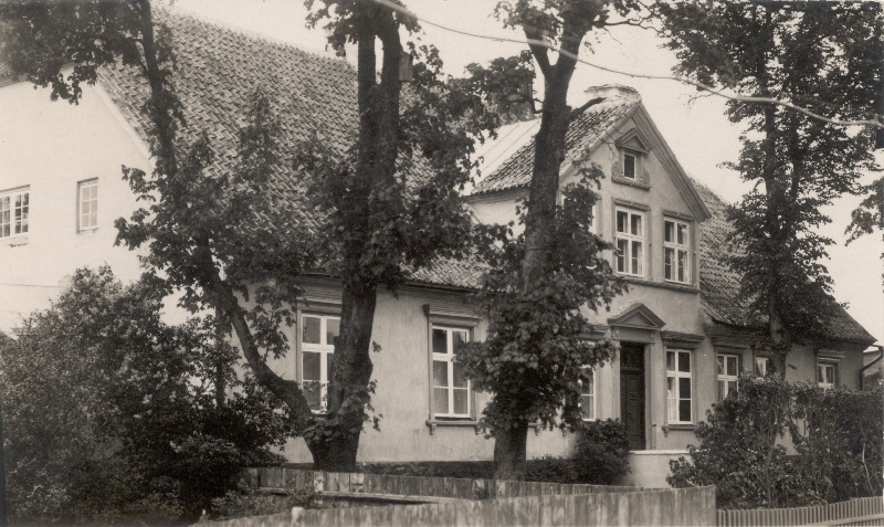 Fotopostkaart. Ühisgümnaasiumi Kalda 6 hoone külgvaates. u. 1934.