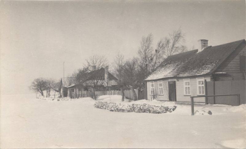 Fotopostkaart. Kaks puumaja Õhtu kaldal Haapsalus talvel. F: Parikas.