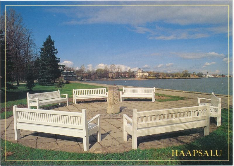 Postkaart. Päikesekell Haapsalu promenaadil