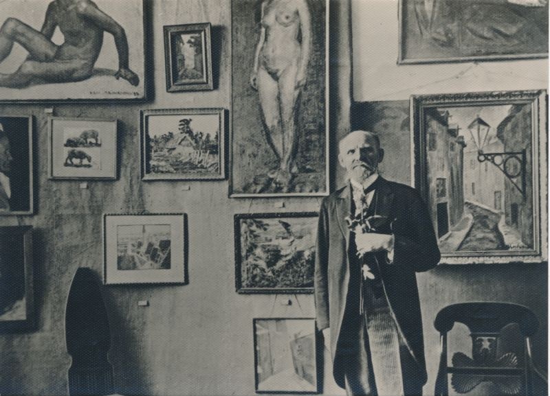 Postkaart. Ants Laikmaa oma ateljees 1926.a.