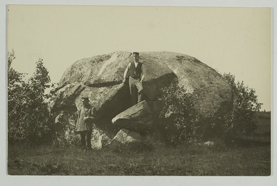 Vändra viie valla piirikivi  duplicate photo