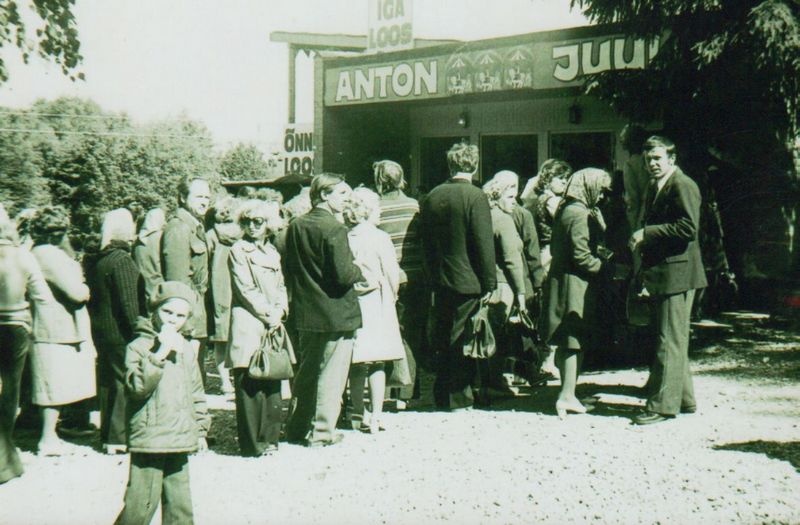 Järjekord müügipunkti juures