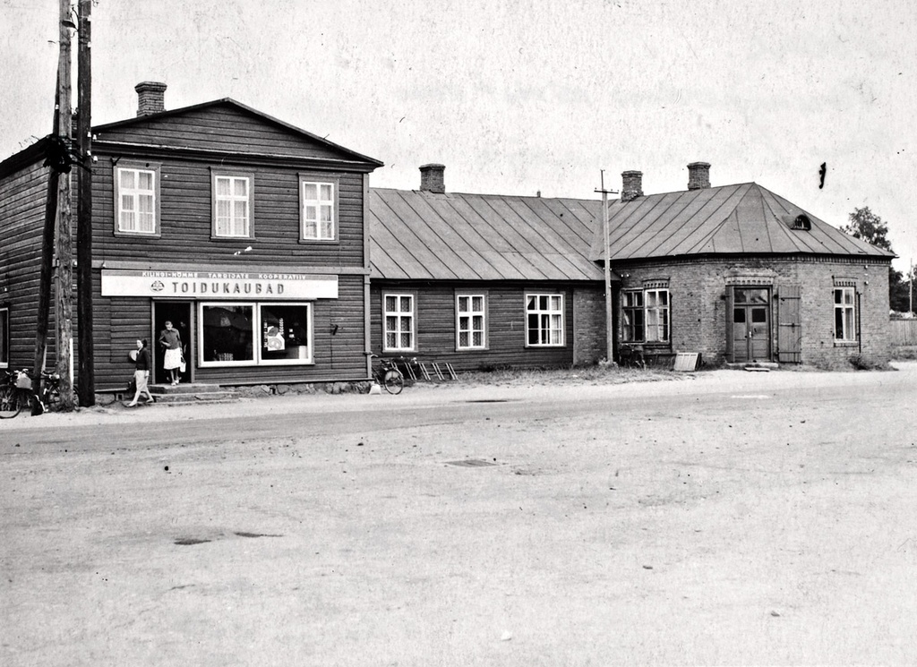 Hoone - I ms. ajal K. - Nõmme leivatööstus, kod. per. Willem Joonsaare saapa - ja nahakauplus. K. - Nõmme, Pärnu 34