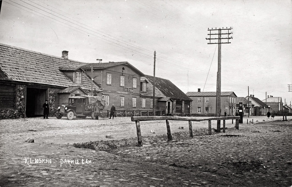 Kilingi - Nõmme Pärnu tänav u. 1930, vasakul esimene hoone - Nõmme kõrts