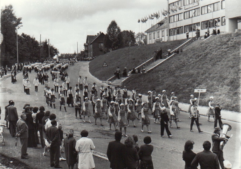 Vabariiklik naiskooride laulupäev Põlvas