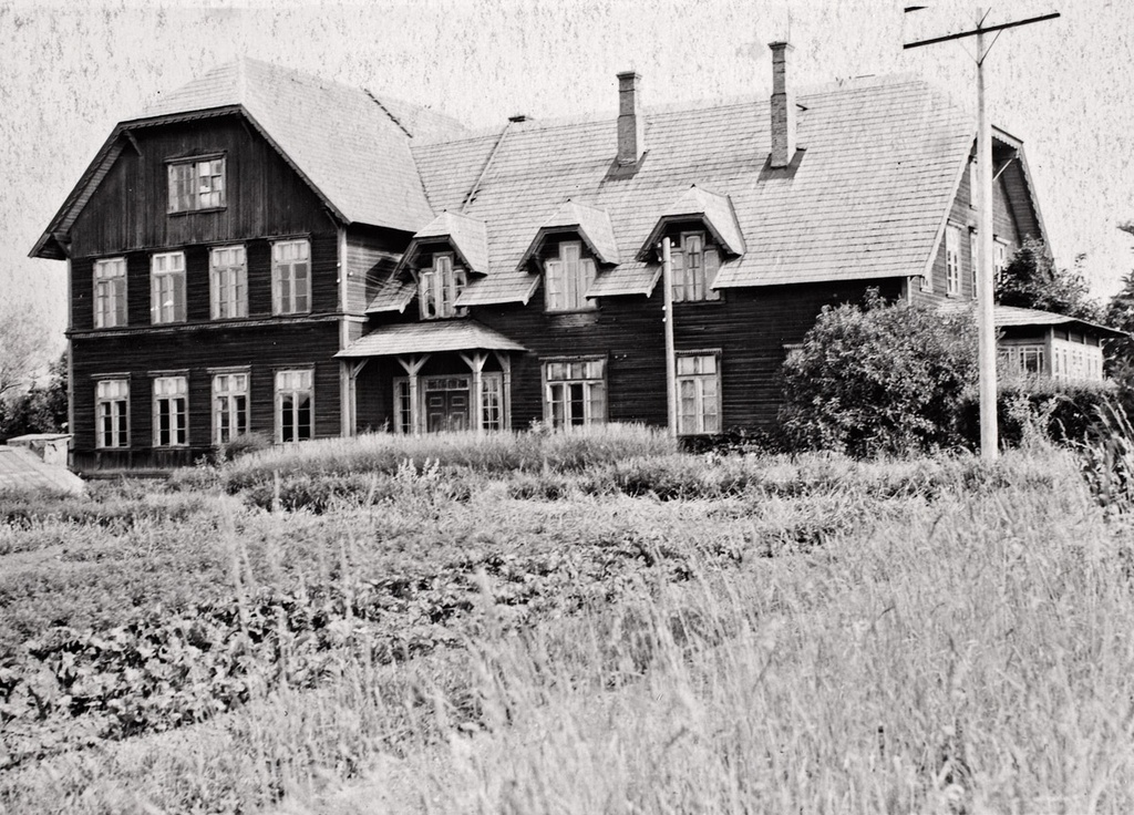 Kilingi - Nõmme keskkooli internaat (end. koolimaja). K. - Nõmme, Kantsi tee