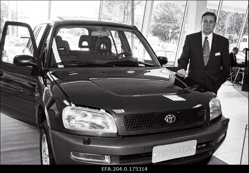 AS ELKE Auto peadirektor Urmas Sepp Toyota uue müügi- ja hooldekeskuse avamisel Mustamäe tee 22.