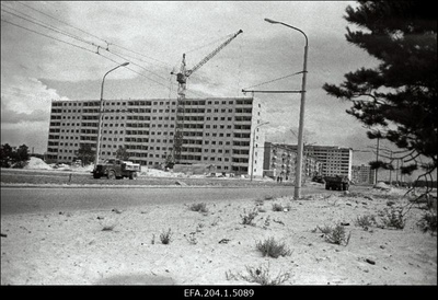Vaade esimestele 9-korruselistele hoonetele Mustamäel.  similar photo