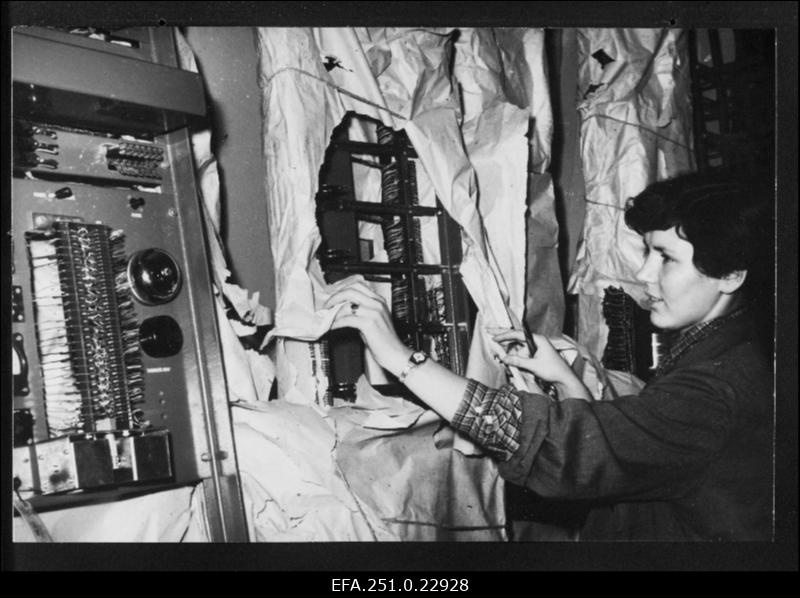 Kingissepa automaattelefonikeskjaama sidetehnik Linda Jegorova.