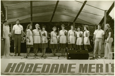 Saaremaal Karujärve kaldal Eesti NSV kalurikolhooside taidlusülevaatusel "Hõbedane meri 84"  similar photo