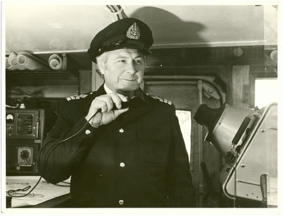 SCS "Pärispea" kapten Ludvig Rõõm roolikambris.  similar photo
