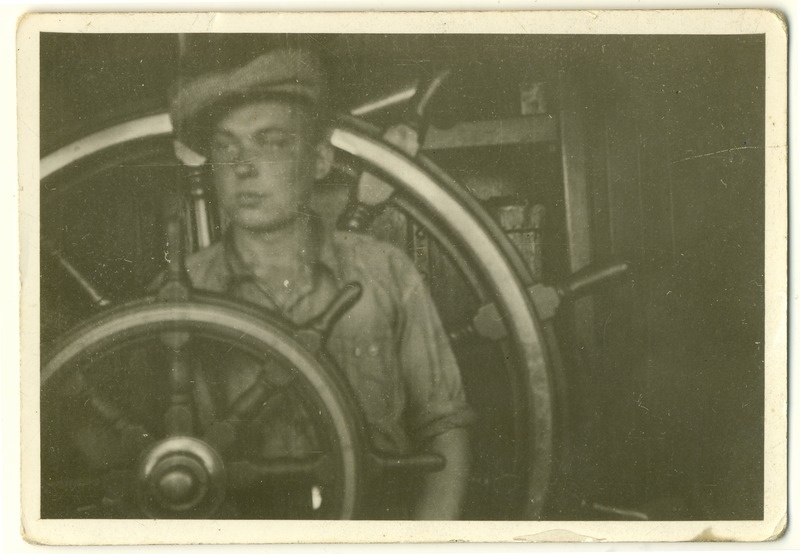Endel-Aleksander Silberberg- Vaarik merel tüürimas umbes 1930 a.