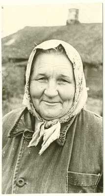 "Oktoobri" kolhoosi naiskalur Maria Lambot 1966.a. septembris Jumindal  duplicate photo