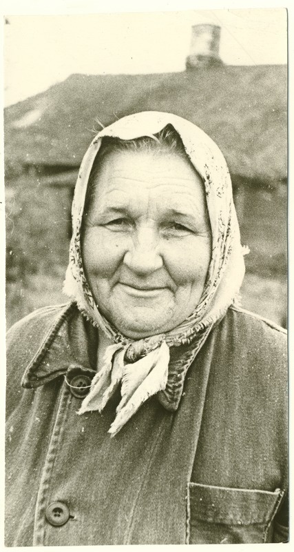 "Oktoobri" kolhoosi naiskalur Maria Lambot 1966.a. septembris Jumindal