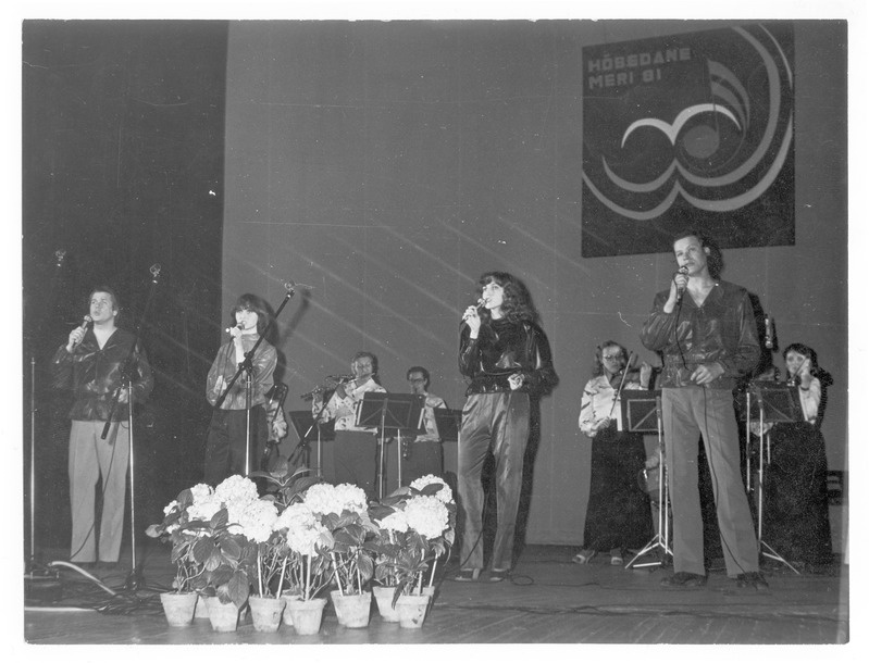 J. Tombi kultuuripalees kalurikolhooside taidlusülevaatus "HÕBEDANE MERI" 1981. a.