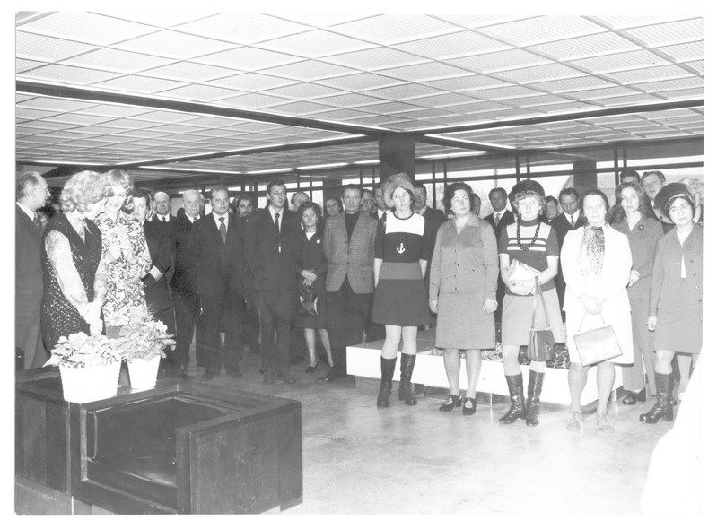 Grupifoto. S. M. Kirovi nim kalurikolhoosi muuseumi avamine 23. detsembril 1973 haldushoone vestibüülis
