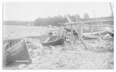Fotopostkaart. Kalurid paatidega Rannamõisa rannas.  duplicate photo