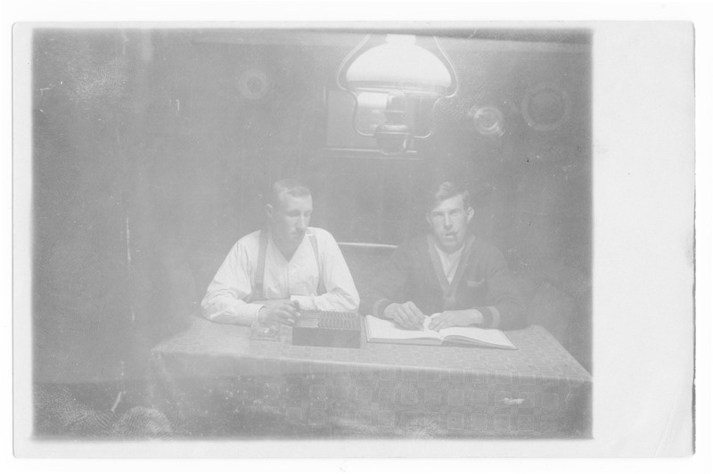 Piirituselaeva "HENRY" sisevaade. Vasakul valges särgis laeva omanik Johannes Piibemann 1932 või 1933.a.