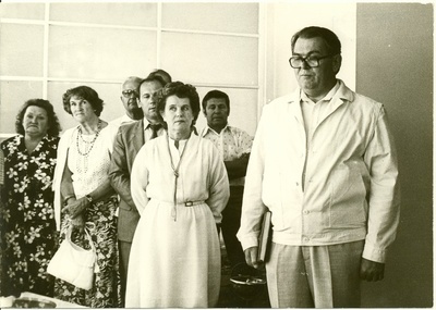 S.M.Kirovi nimelise kalurikolhoosi pansionaadi avamisel Pärnus 12.07.1985.a. Tervitussõnu ütleb "Pärnu kaluri" esimees Feliks Kangru  similar photo