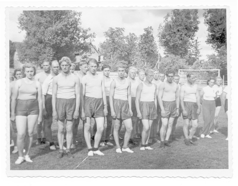 S.M. Kirovi nimelise kalurikolhoosi võistkond Pärnus Eesti NSV III suvespartakiaadil 1954. aastal