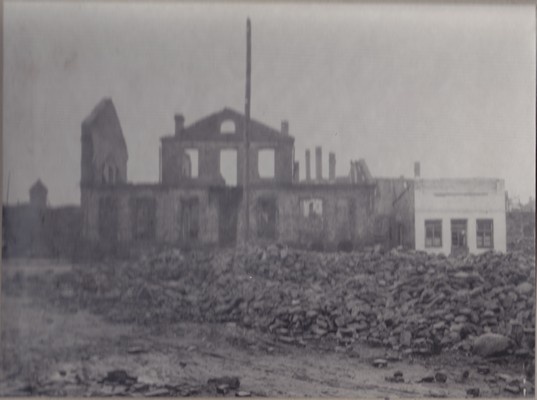 Purustatud Narva vaade, Peetri plats, 1946