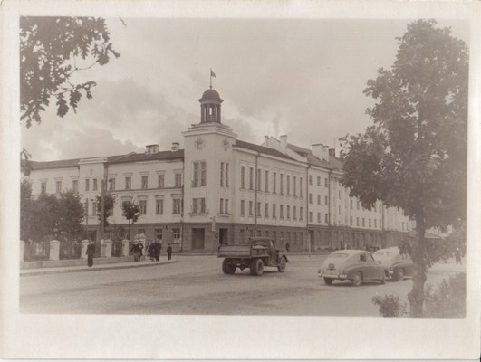 Narva. Hoone Peetri platsil