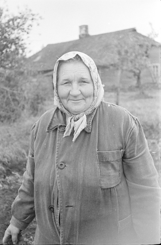 Oktoobri kolhoosi angerjapüüdja Maria Lambot Jumindal (3 võtet)