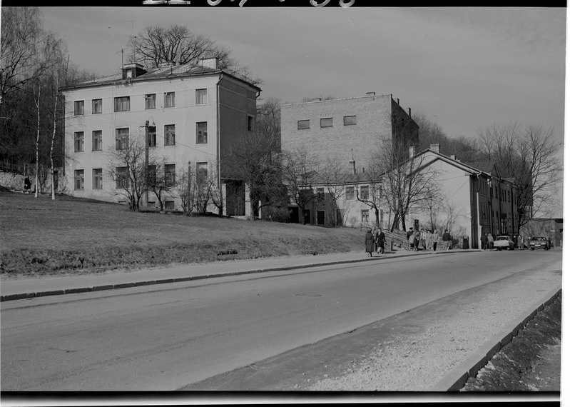 Tartu, Ülikooli 3 ja 4. Vaade kaubamaja poolt. Maja nr. 3 on fotol vasakpoolsem.