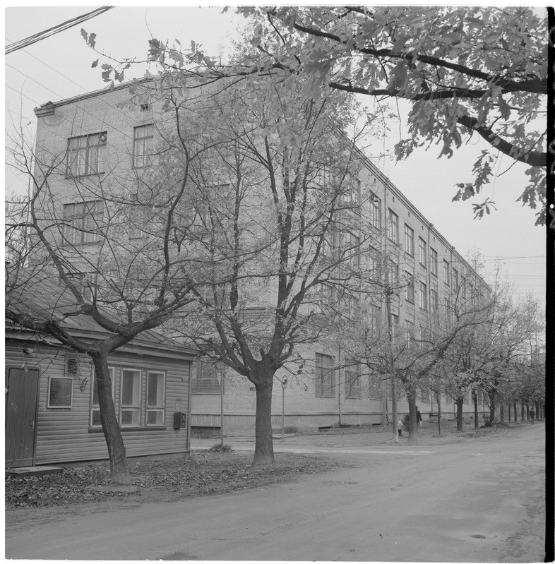 Tartu Kontrollaparatuuri tehas. Vaade Puiestee tänavalt.