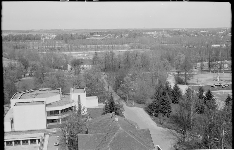 Tartu,  vaade EPA uue ühiselamu juurest ujula suunas.