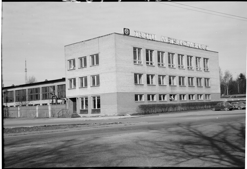 Tartu, Võru 77, ehitatud umbes 1970. aastal. "Tarmeko" olmehoone ja autode remondi töökoda.