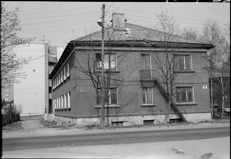 Tartu, Aardla 15, ehitatud umbes 1948. aastal. Ehitustrusti ühiselamu.