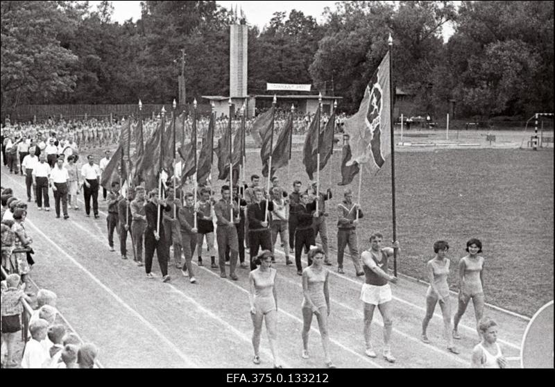 Koolinoorte spartakiaadi "Noorus" avamine "Kalevi" staadionil.