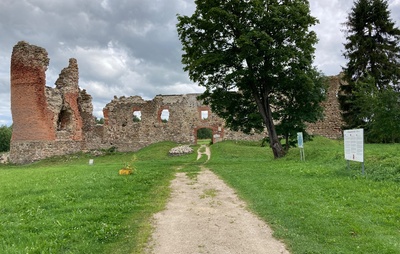 Estonia : The ruins of the castle rephoto