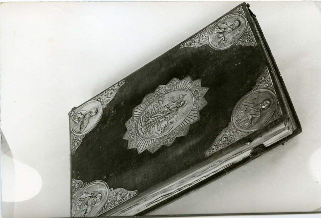 Muhu Hellamaa Peeter-Pauli kiriku evangeelium