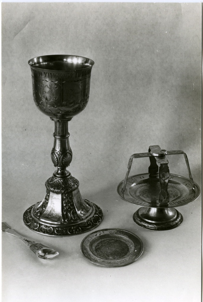 Muhu Hellamaa Peeter-Pauli kiriku karikas, diskos, täheke, taldrik ja lusikas