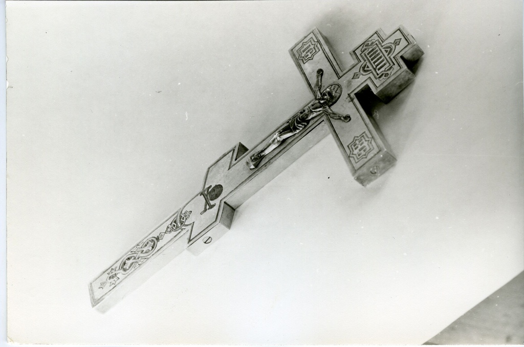 Muhu Hellamaa Peeter-Pauli kiriku aujärjepealne rist