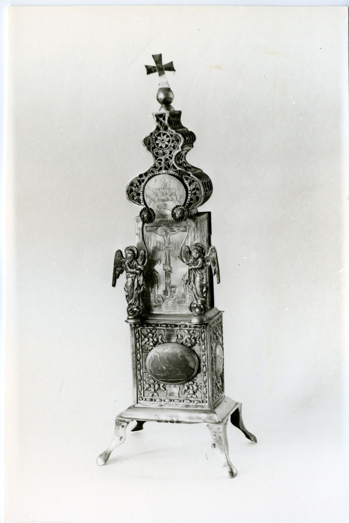 Muhu Hellamaa Peeter-Pauli kiriku annisäiliti